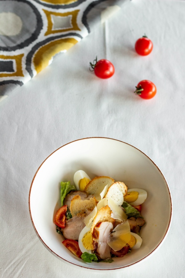 Салат цезарь с курицей